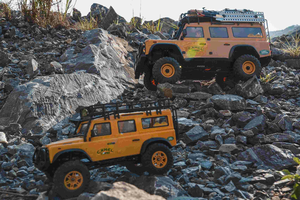 FMS 1:10 FCX10 Land Rover Defender RS Yellow
